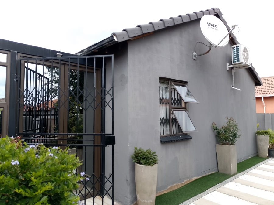 2 Bedroom Property for Sale in Mahube Valley Gauteng