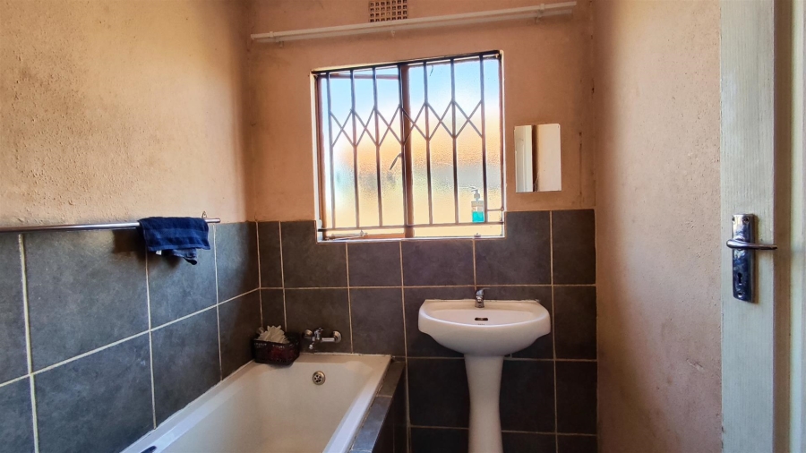2 Bedroom Property for Sale in Alliance Gauteng