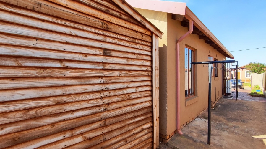 2 Bedroom Property for Sale in Alliance Gauteng