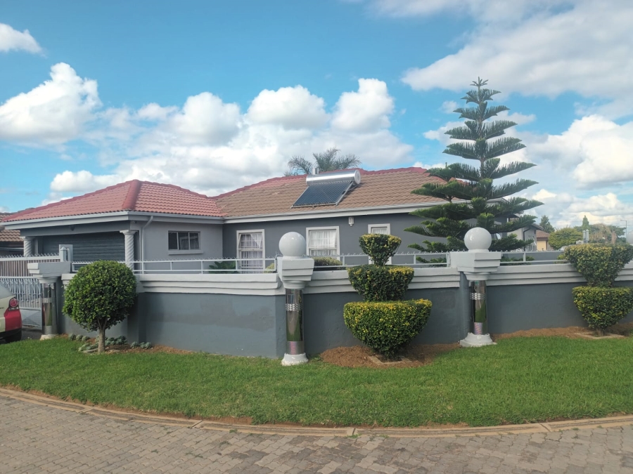 3 Bedroom Property for Sale in Kirkney Gauteng