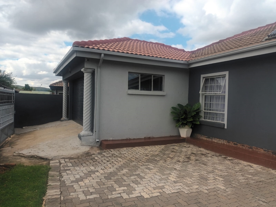 3 Bedroom Property for Sale in Kirkney Gauteng