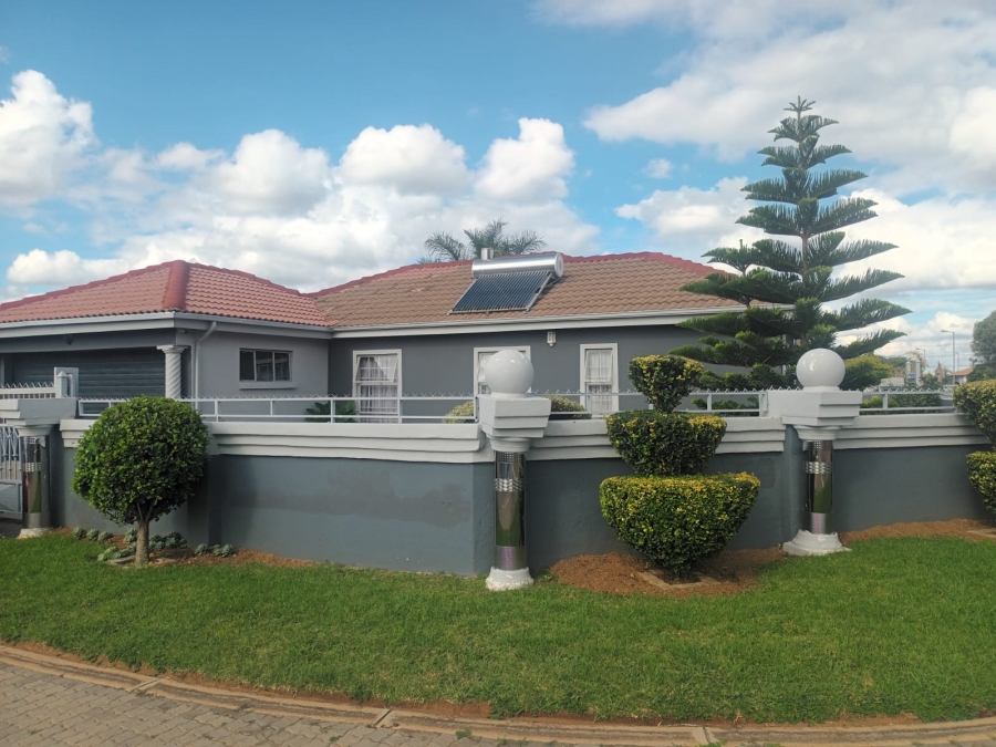 3 Bedroom Property for Sale in Kirkney Gauteng