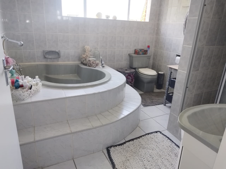 4 Bedroom Property for Sale in Terenure Gauteng