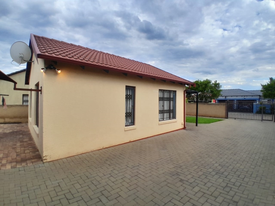 To Let 2 Bedroom Property for Rent in Elandspoort Gauteng
