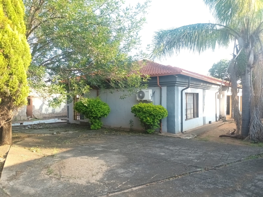 4 Bedroom Property for Sale in Mountain View Gauteng