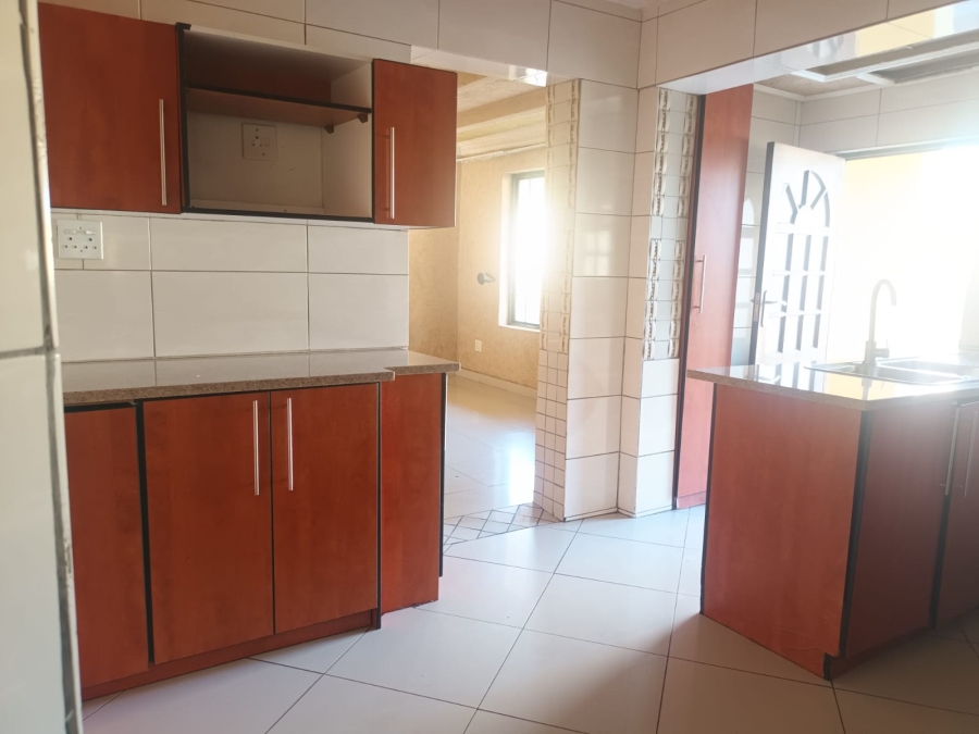 4 Bedroom Property for Sale in Mountain View Gauteng