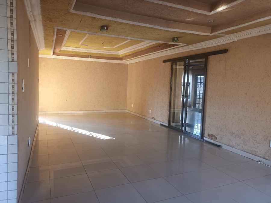4 Bedroom Property for Sale in Mountain View Gauteng