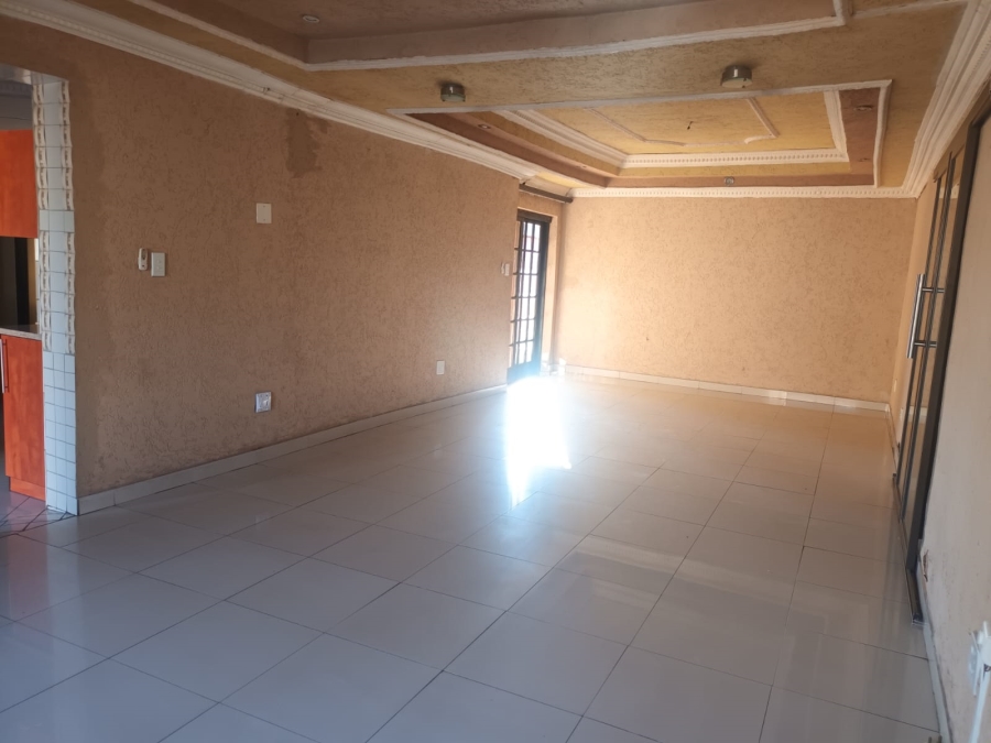 4 Bedroom Property for Sale in Mountain View Gauteng