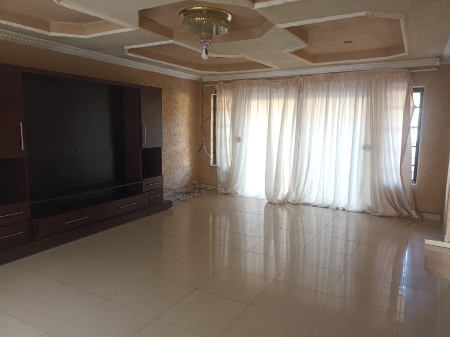 4 Bedroom Property for Sale in Mountain View Gauteng