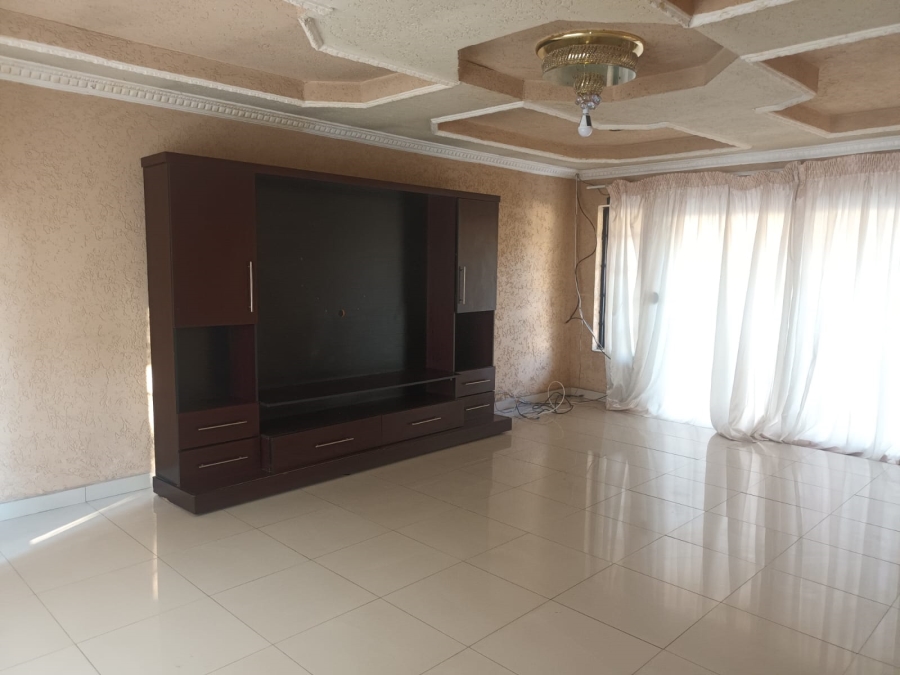 4 Bedroom Property for Sale in Mountain View Gauteng