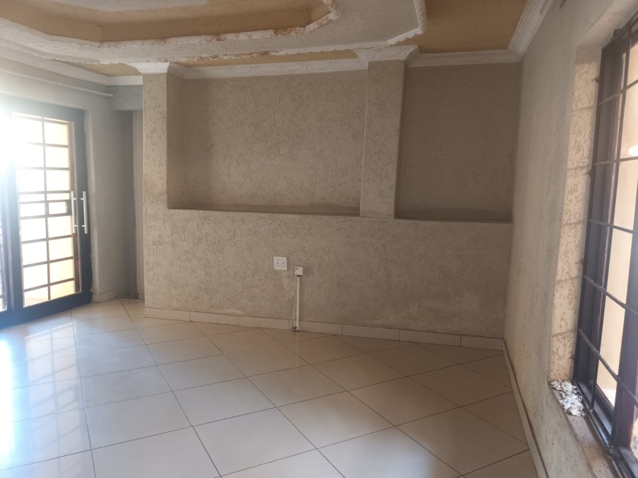 4 Bedroom Property for Sale in Mountain View Gauteng