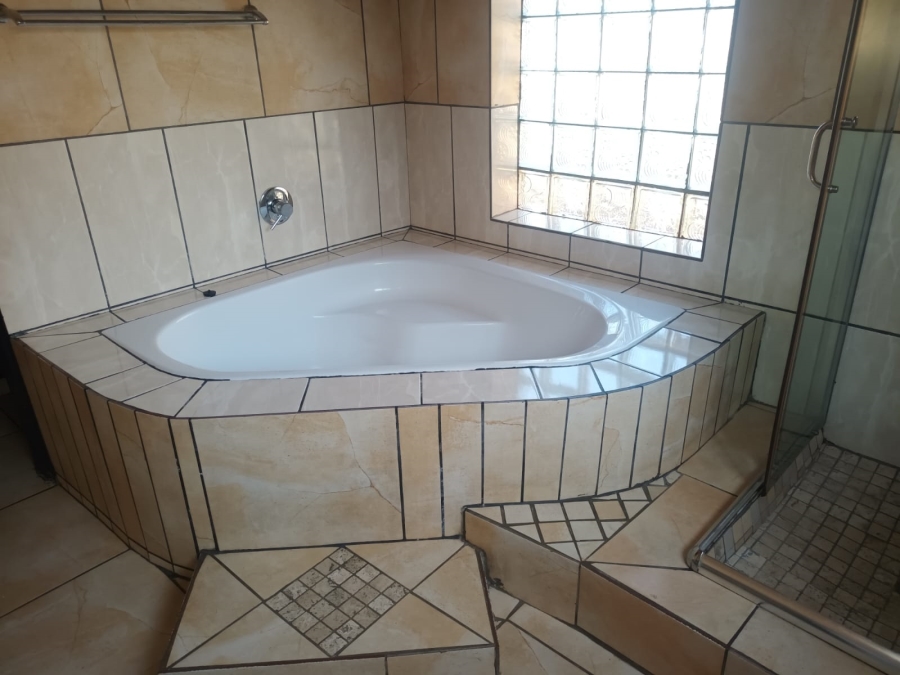 4 Bedroom Property for Sale in Mountain View Gauteng