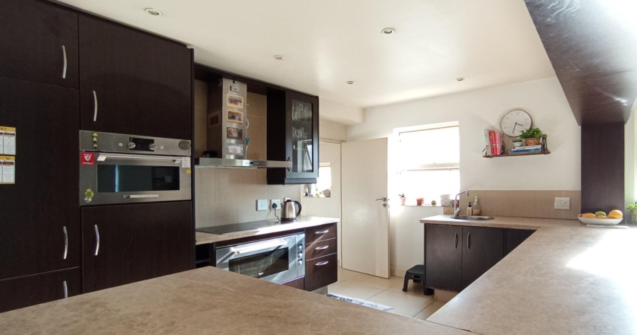 3 Bedroom Property for Sale in Oaklands Gauteng