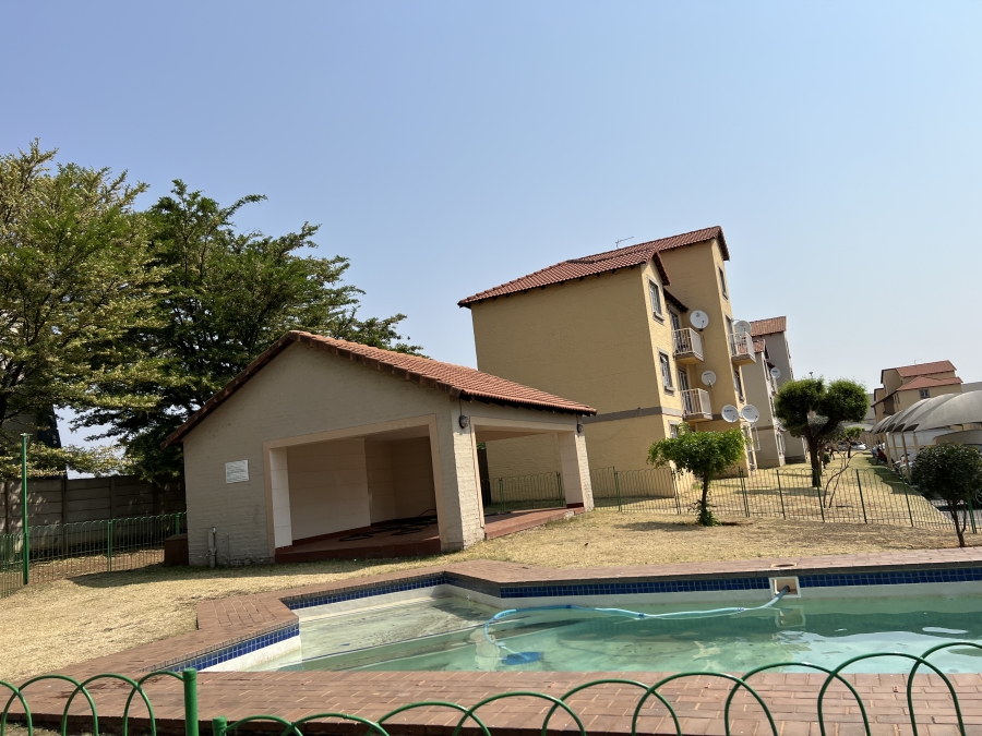 2 Bedroom Property for Sale in Ormonde Gauteng