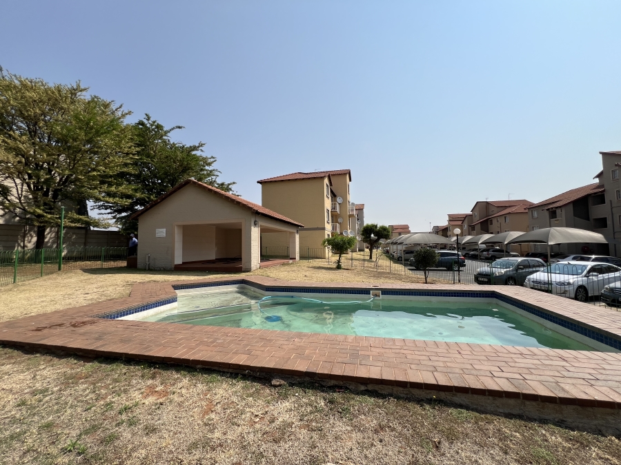 2 Bedroom Property for Sale in Ormonde Gauteng