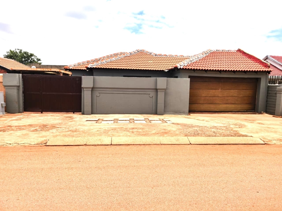 4 Bedroom Property for Sale in Vosloorus Ext 5 Gauteng