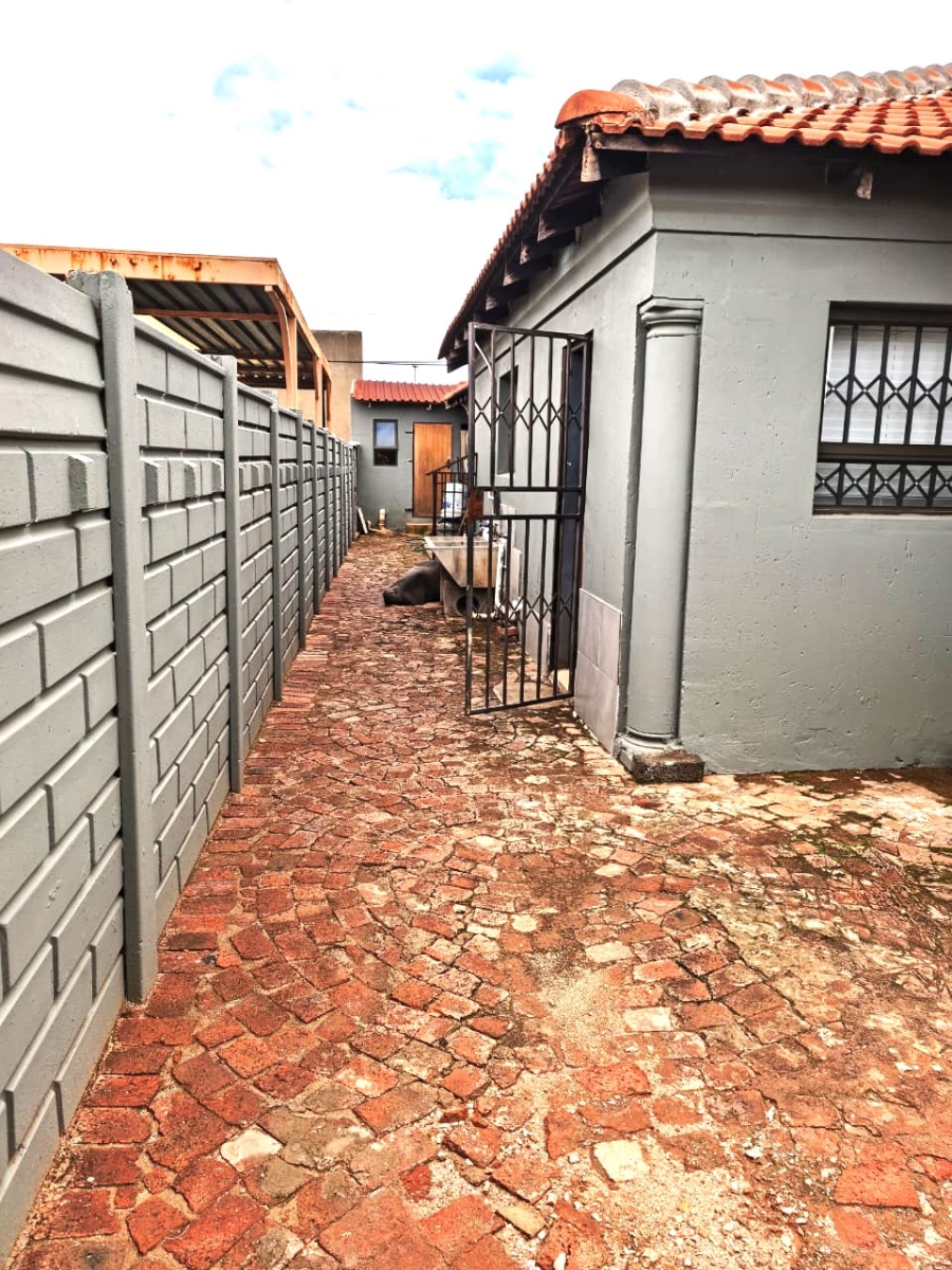 4 Bedroom Property for Sale in Vosloorus Ext 5 Gauteng