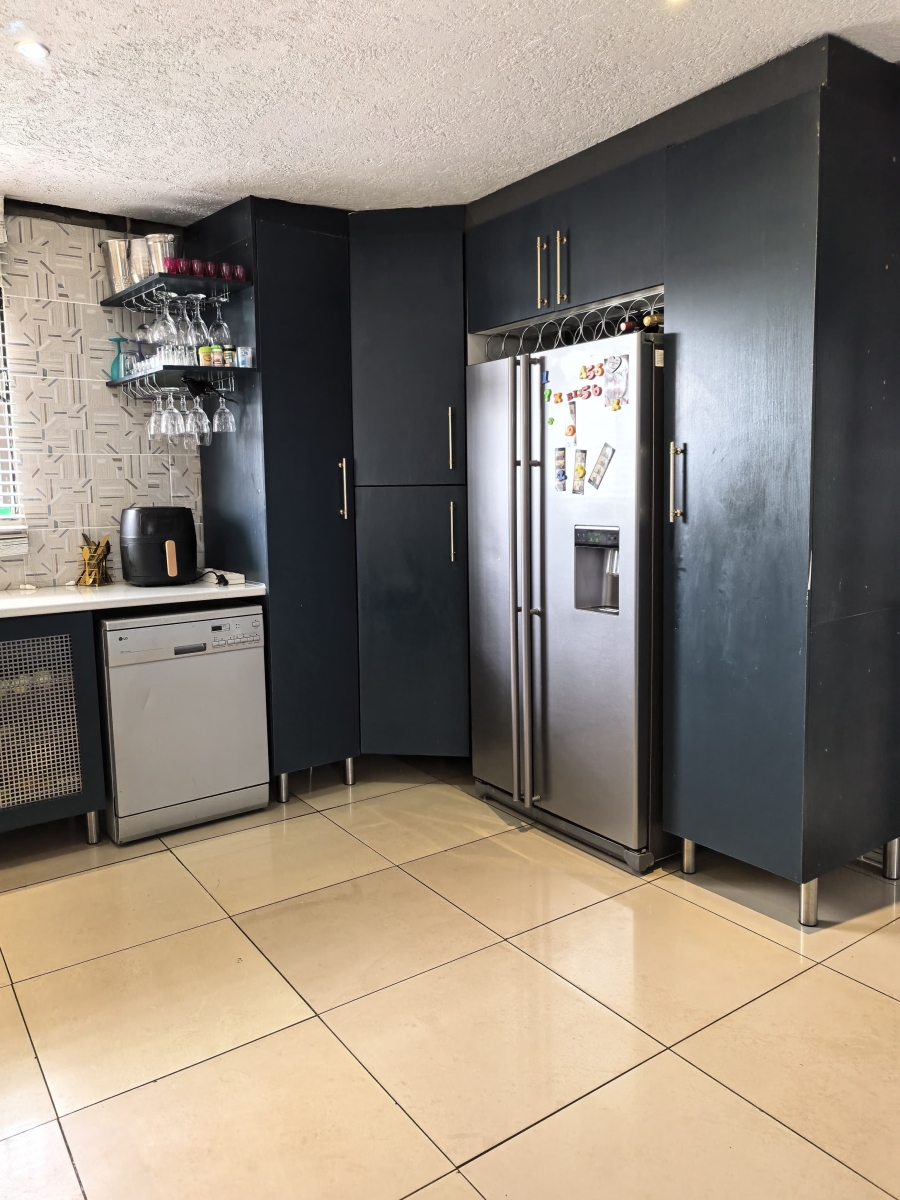 4 Bedroom Property for Sale in Vosloorus Ext 5 Gauteng