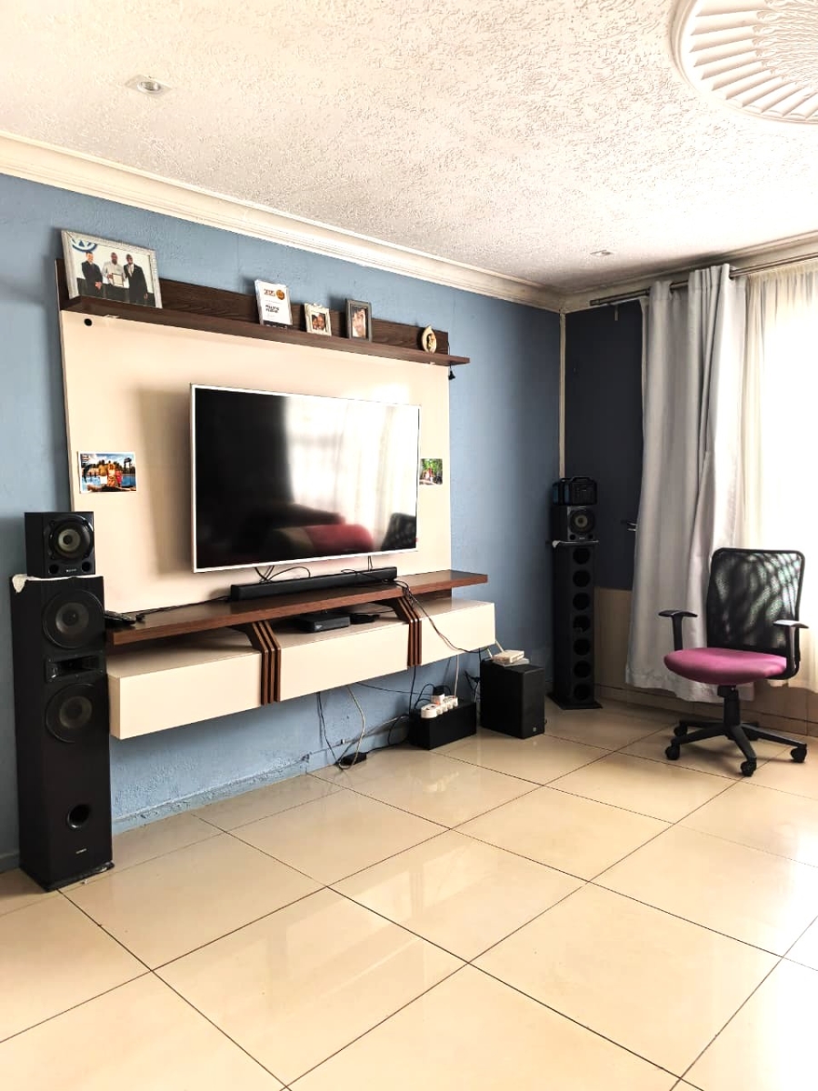 4 Bedroom Property for Sale in Vosloorus Ext 5 Gauteng