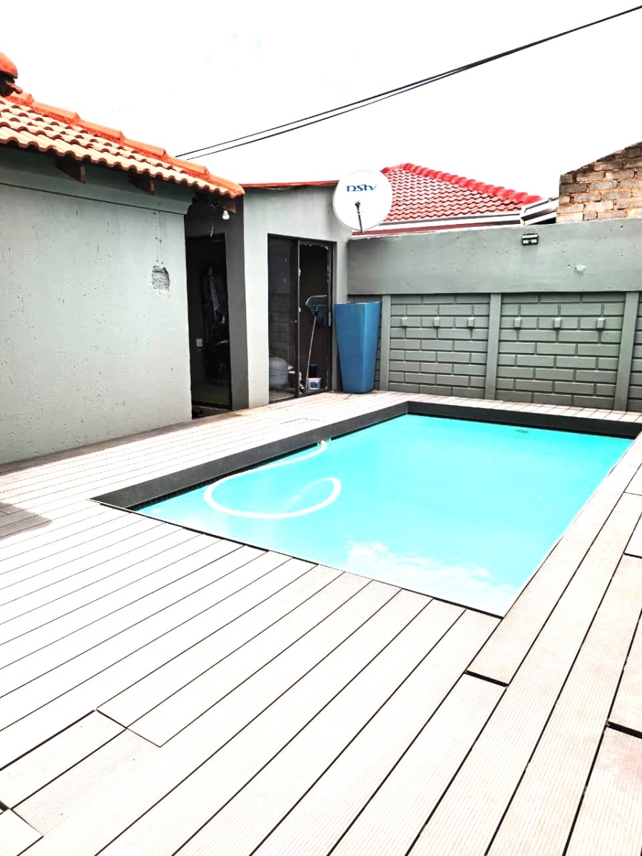 4 Bedroom Property for Sale in Vosloorus Ext 5 Gauteng
