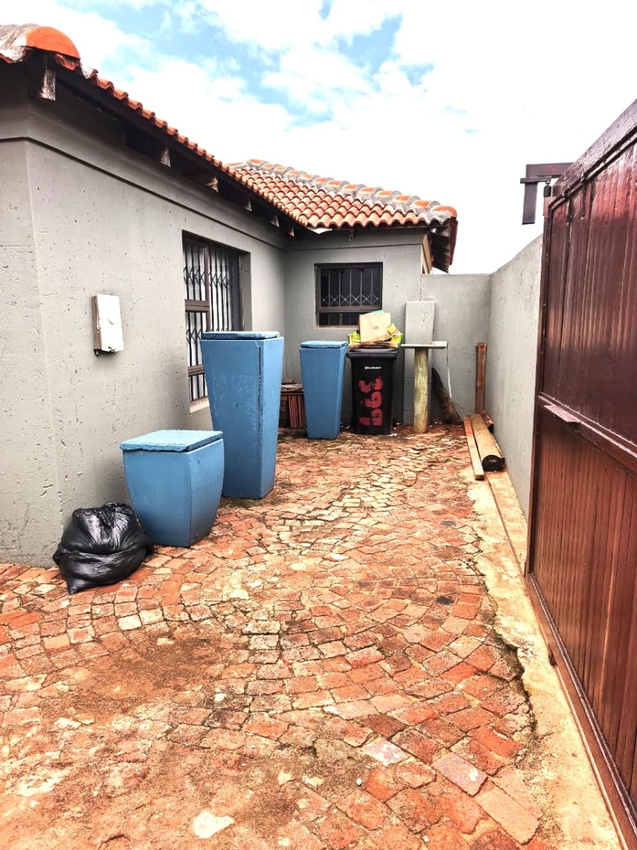 4 Bedroom Property for Sale in Vosloorus Ext 5 Gauteng