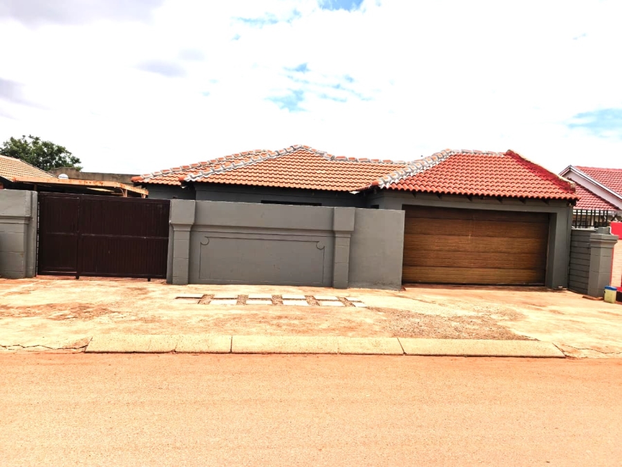 4 Bedroom Property for Sale in Vosloorus Ext 5 Gauteng