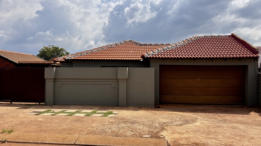4 Bedroom Property for Sale in Vosloorus Ext 5 Gauteng