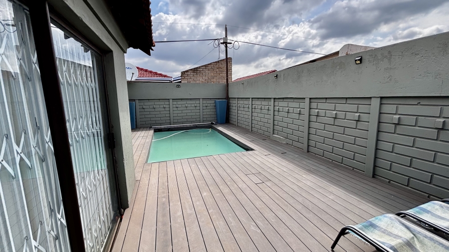 4 Bedroom Property for Sale in Vosloorus Ext 5 Gauteng