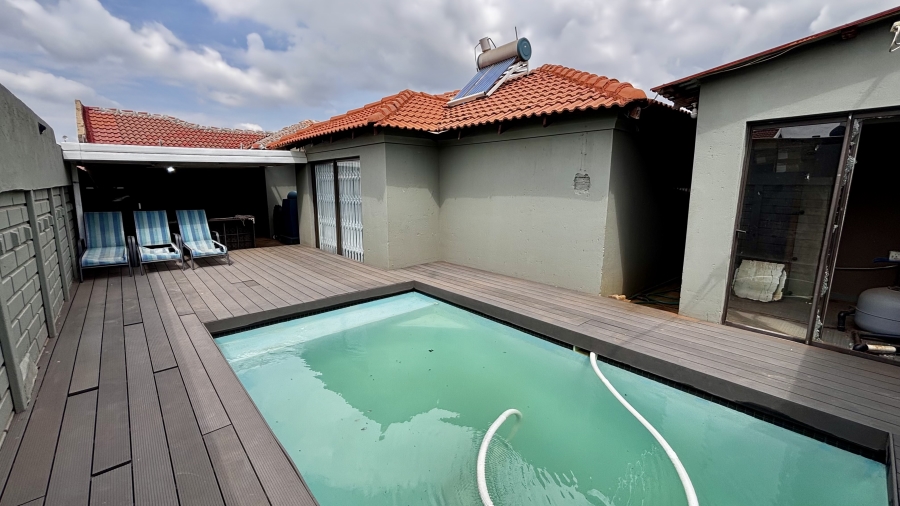 4 Bedroom Property for Sale in Vosloorus Ext 5 Gauteng