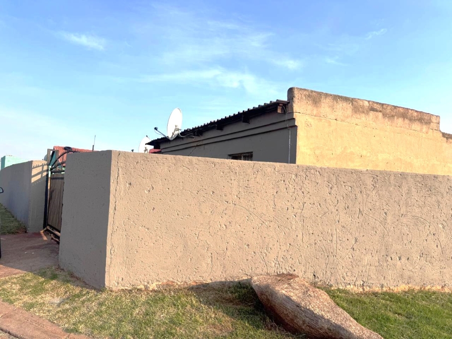 6 Bedroom Property for Sale in Vosloorus Ext 14 Gauteng