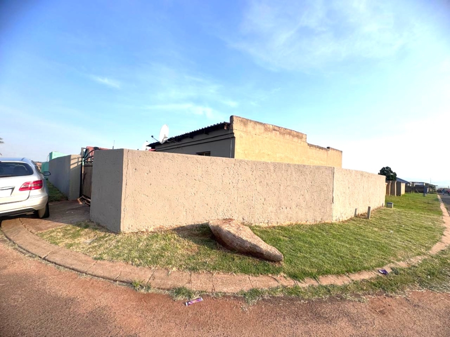 6 Bedroom Property for Sale in Vosloorus Ext 14 Gauteng