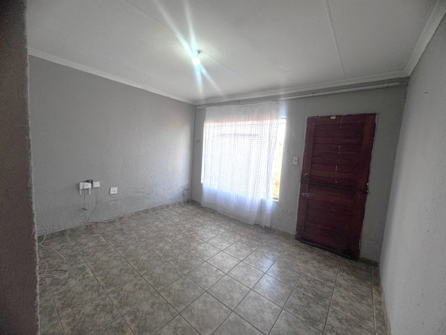6 Bedroom Property for Sale in Vosloorus Ext 14 Gauteng
