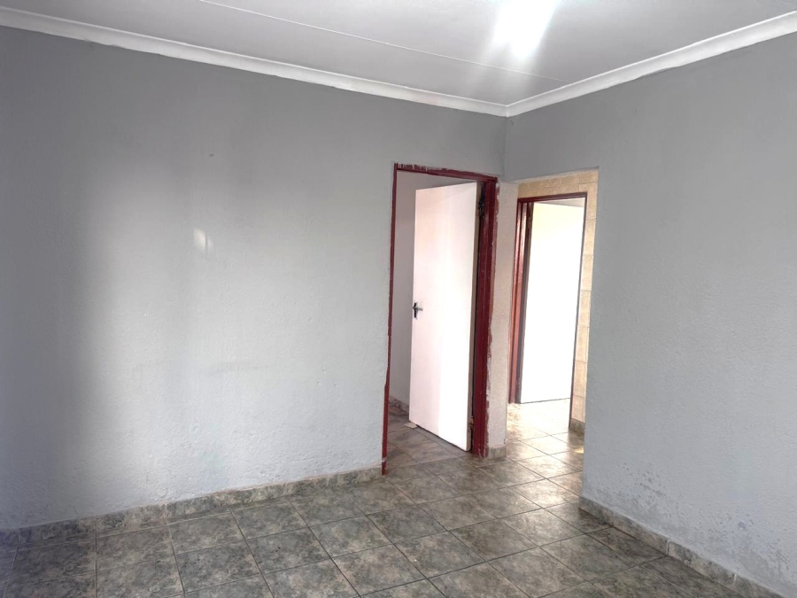 6 Bedroom Property for Sale in Vosloorus Ext 14 Gauteng
