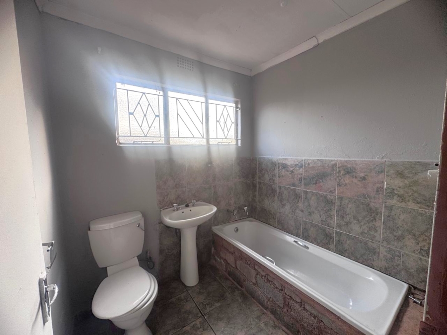 6 Bedroom Property for Sale in Vosloorus Ext 14 Gauteng