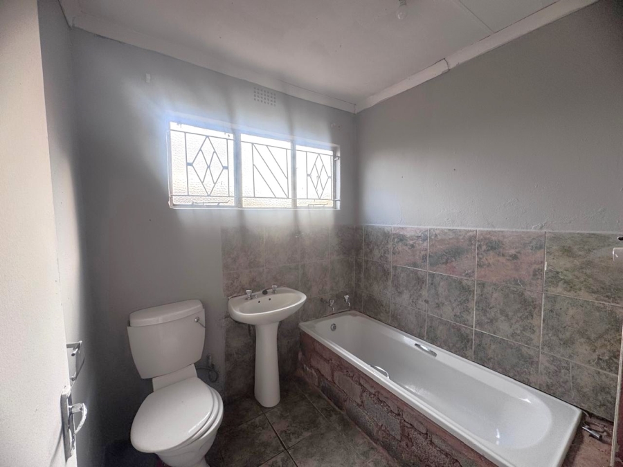 6 Bedroom Property for Sale in Vosloorus Ext 14 Gauteng