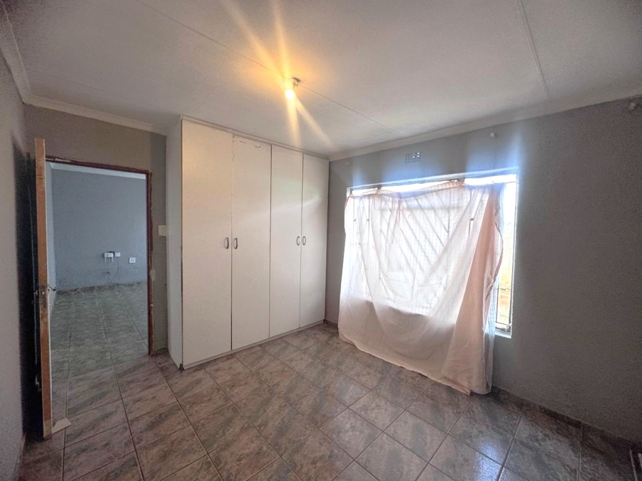 6 Bedroom Property for Sale in Vosloorus Ext 14 Gauteng