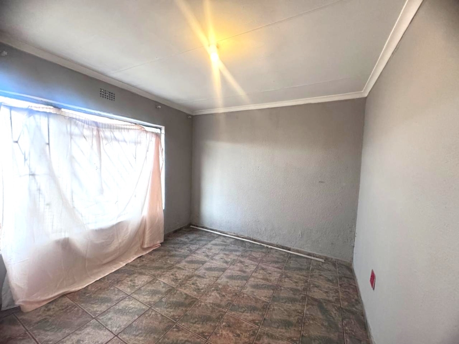 6 Bedroom Property for Sale in Vosloorus Ext 14 Gauteng