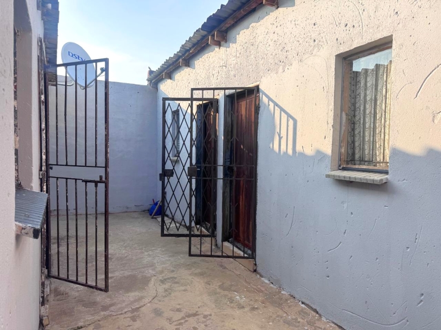 6 Bedroom Property for Sale in Vosloorus Ext 14 Gauteng