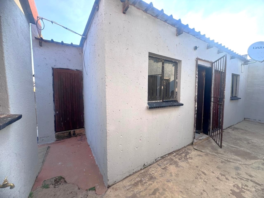 6 Bedroom Property for Sale in Vosloorus Ext 14 Gauteng