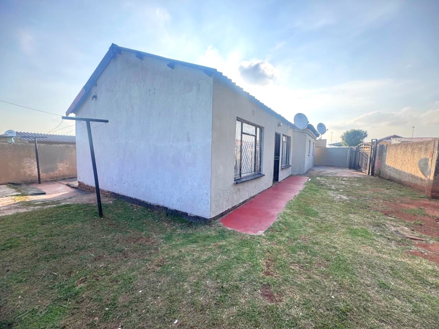 6 Bedroom Property for Sale in Vosloorus Ext 14 Gauteng