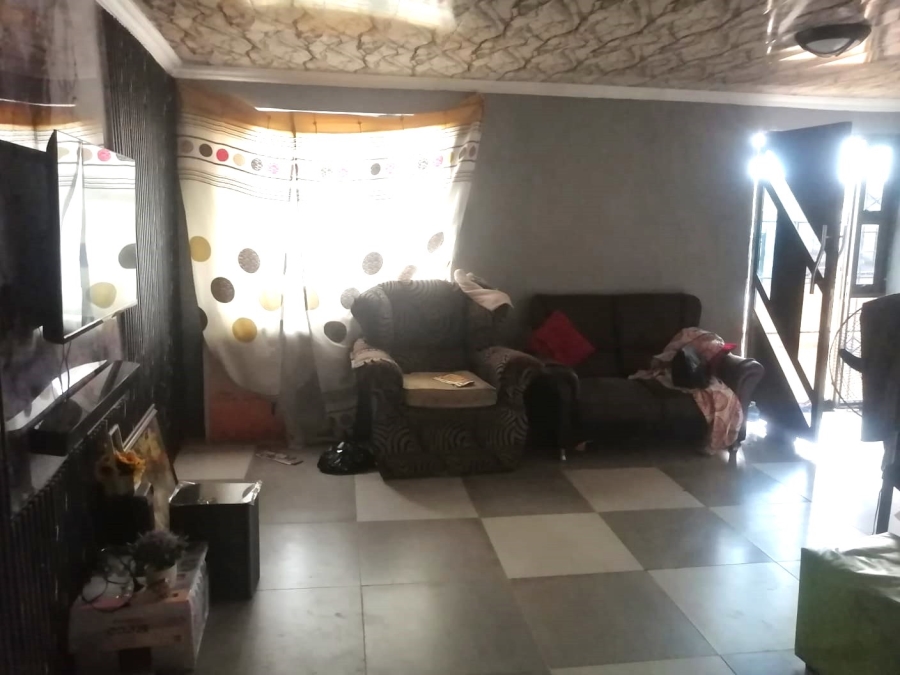 5 Bedroom Property for Sale in Duduza Gauteng