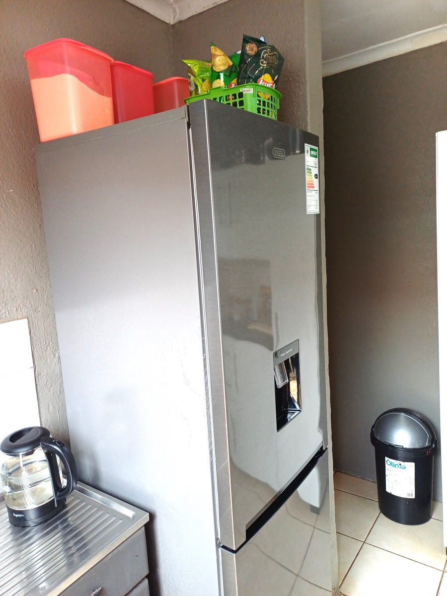 6 Bedroom Property for Sale in Klippoortje Gauteng