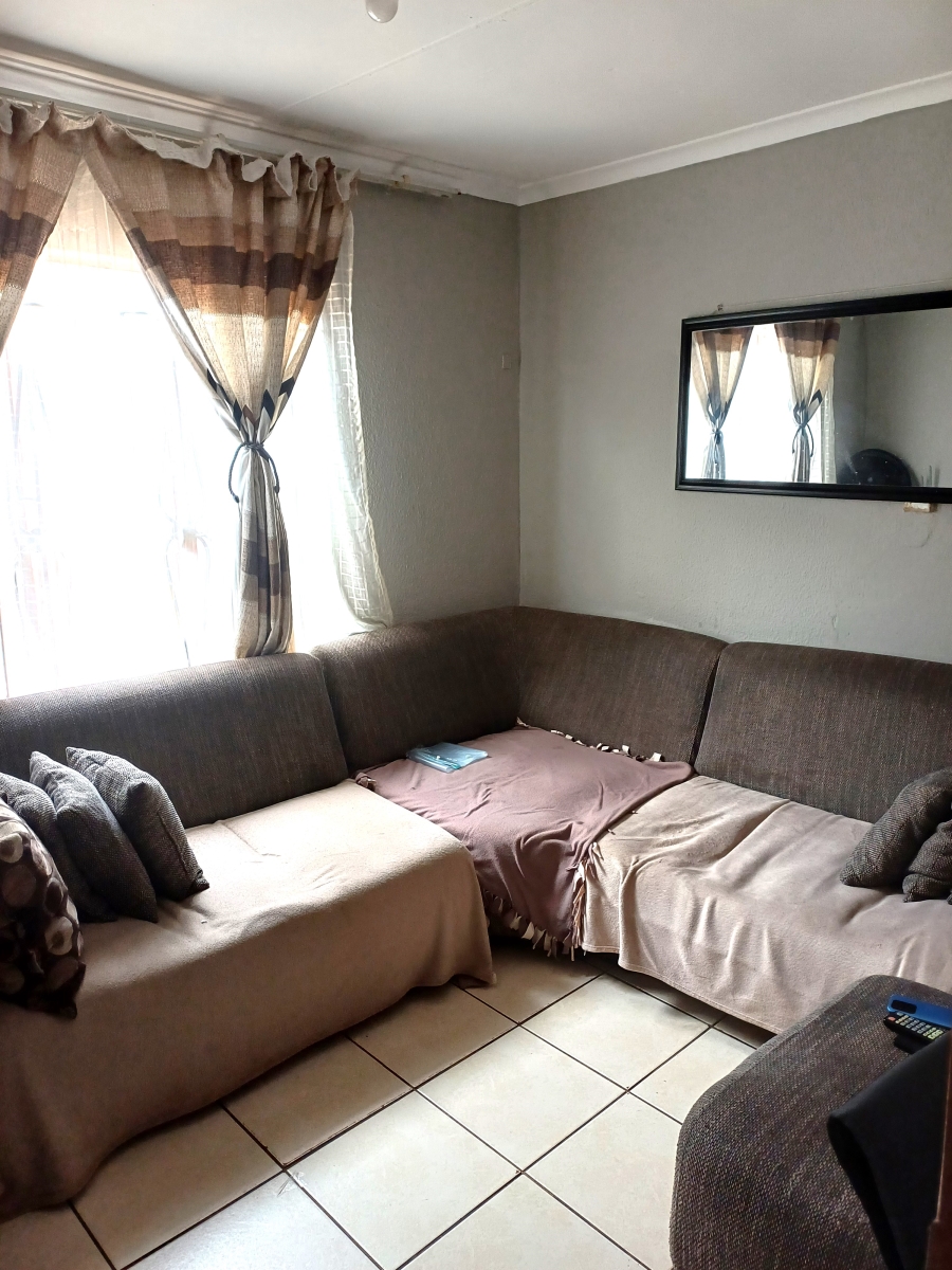 6 Bedroom Property for Sale in Klippoortje Gauteng