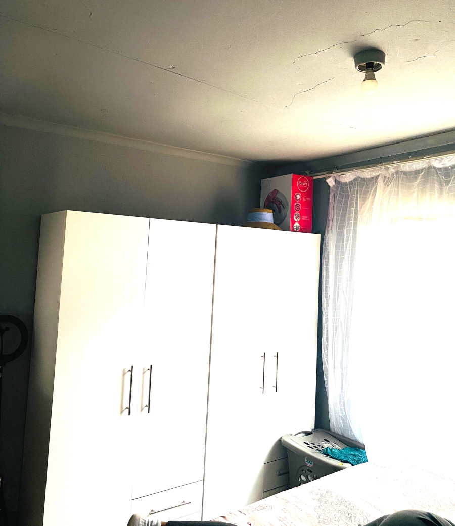 6 Bedroom Property for Sale in Klippoortje Gauteng