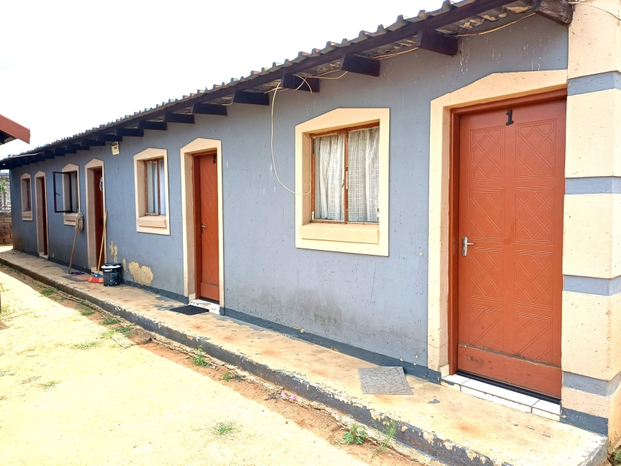 6 Bedroom Property for Sale in Klippoortje Gauteng