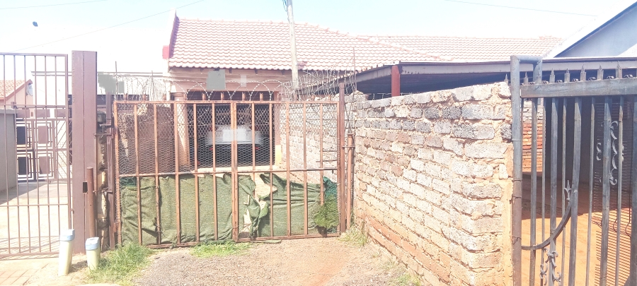 4 Bedroom Property for Sale in Roodekop Gauteng