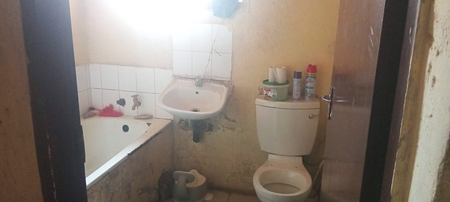 4 Bedroom Property for Sale in Roodekop Gauteng