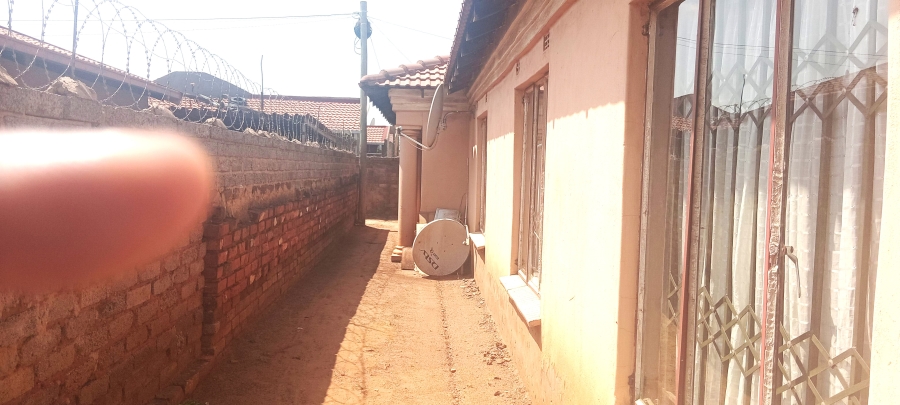 4 Bedroom Property for Sale in Roodekop Gauteng