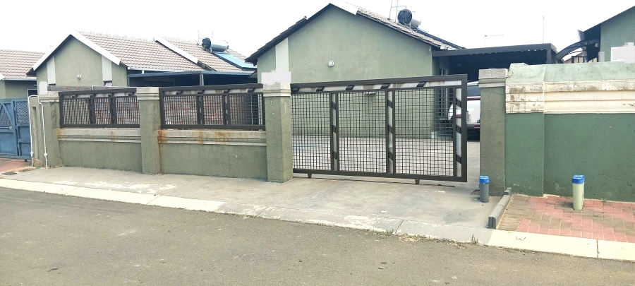 2 Bedroom Property for Sale in Windmill Park Gauteng