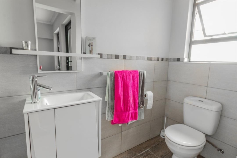 2 Bedroom Property for Sale in Sebenza Gauteng